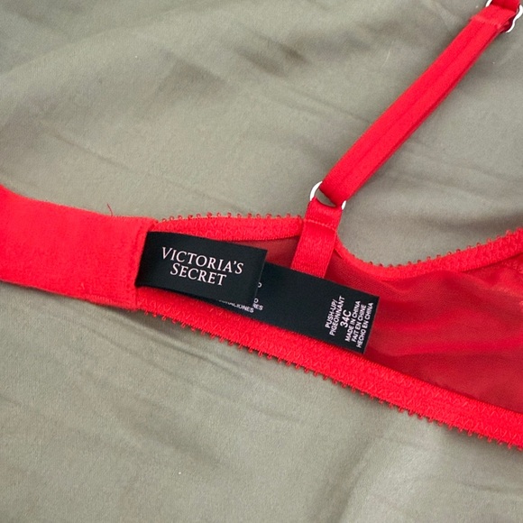 Victoria's Secret Red and Cream Lace Bra and Garter Set - Picture 4 of 6